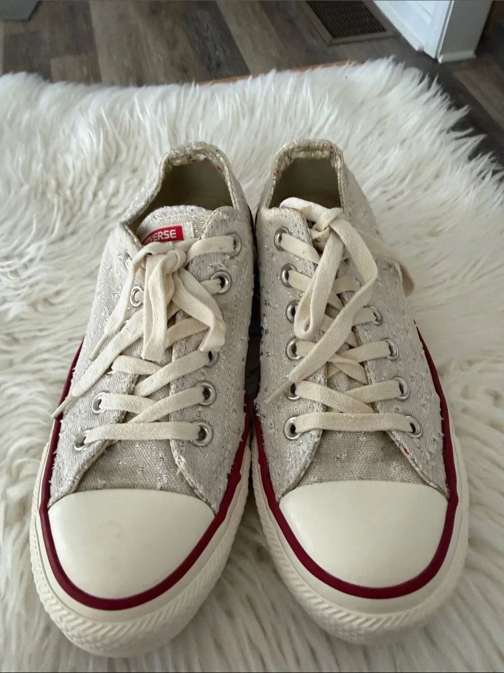 Converse Sparkling Low-Top Sneakers in Natural Canvas with Red Trim Size 7
